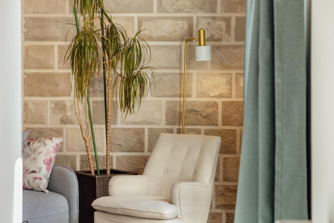 Stylish Mini-House With Garden & Beach Bijela Ngoại thất bức ảnh
