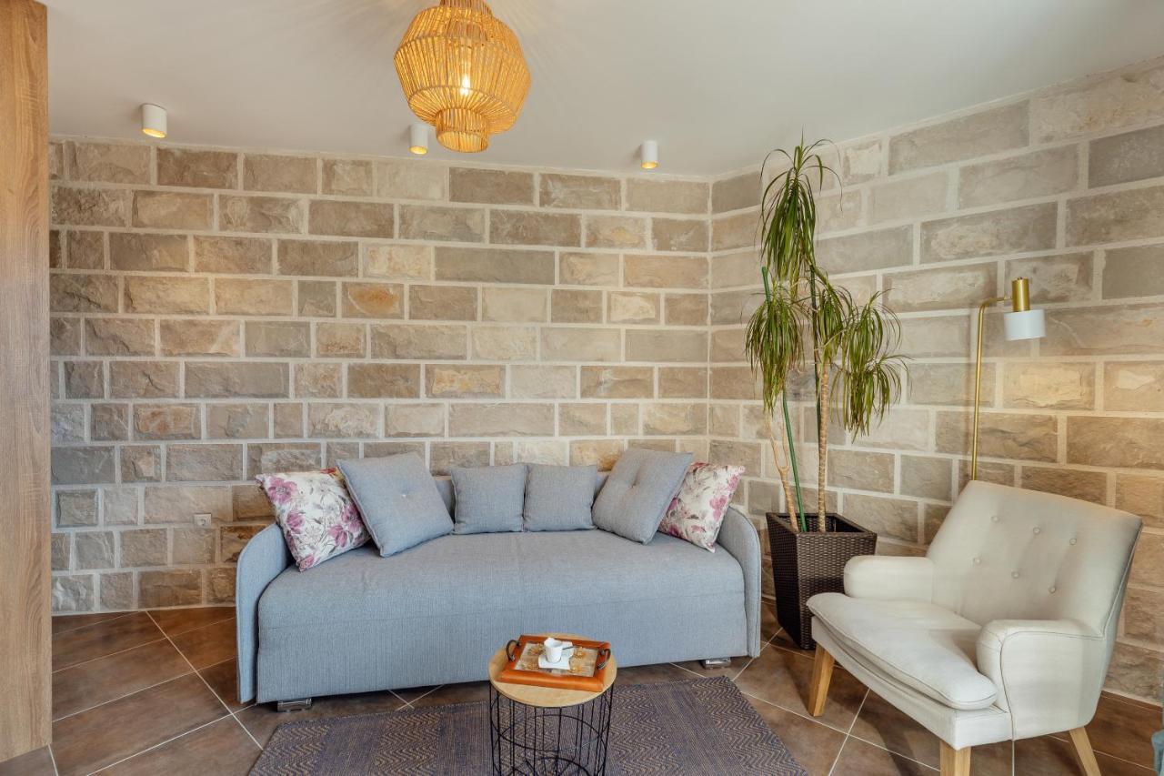 Stylish Mini-House With Garden & Beach Bijela Ngoại thất bức ảnh