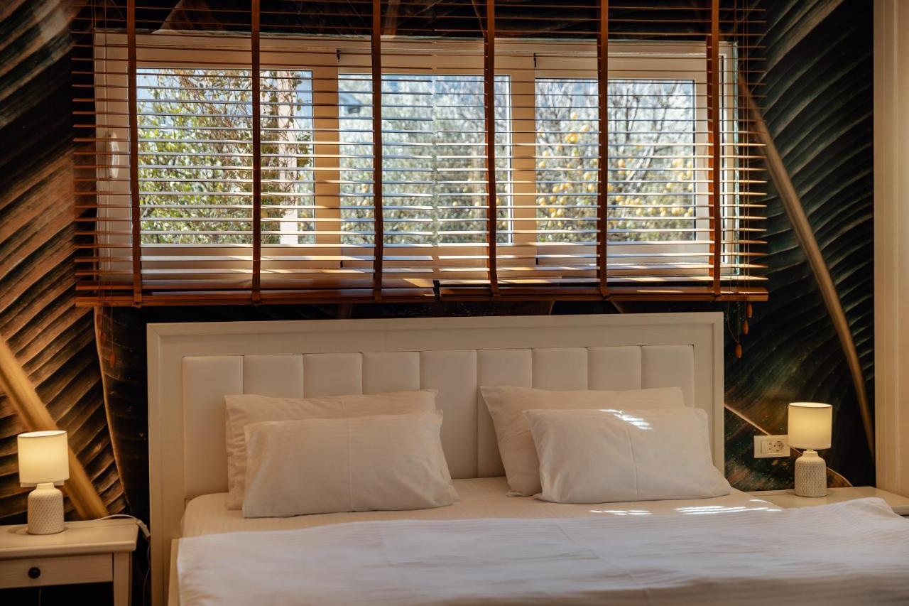 Stylish Mini-House With Garden & Beach Bijela Ngoại thất bức ảnh
