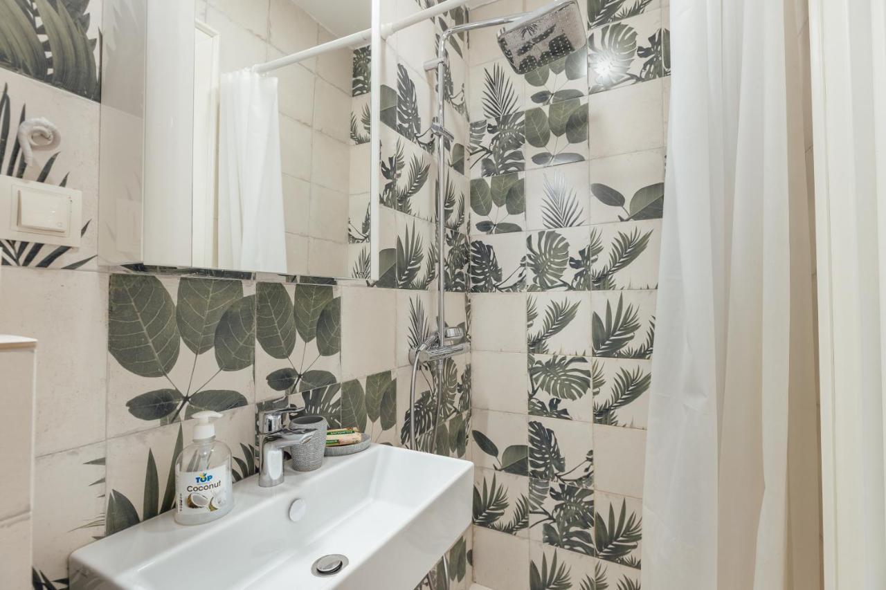 Stylish Mini-House With Garden & Beach Bijela Ngoại thất bức ảnh