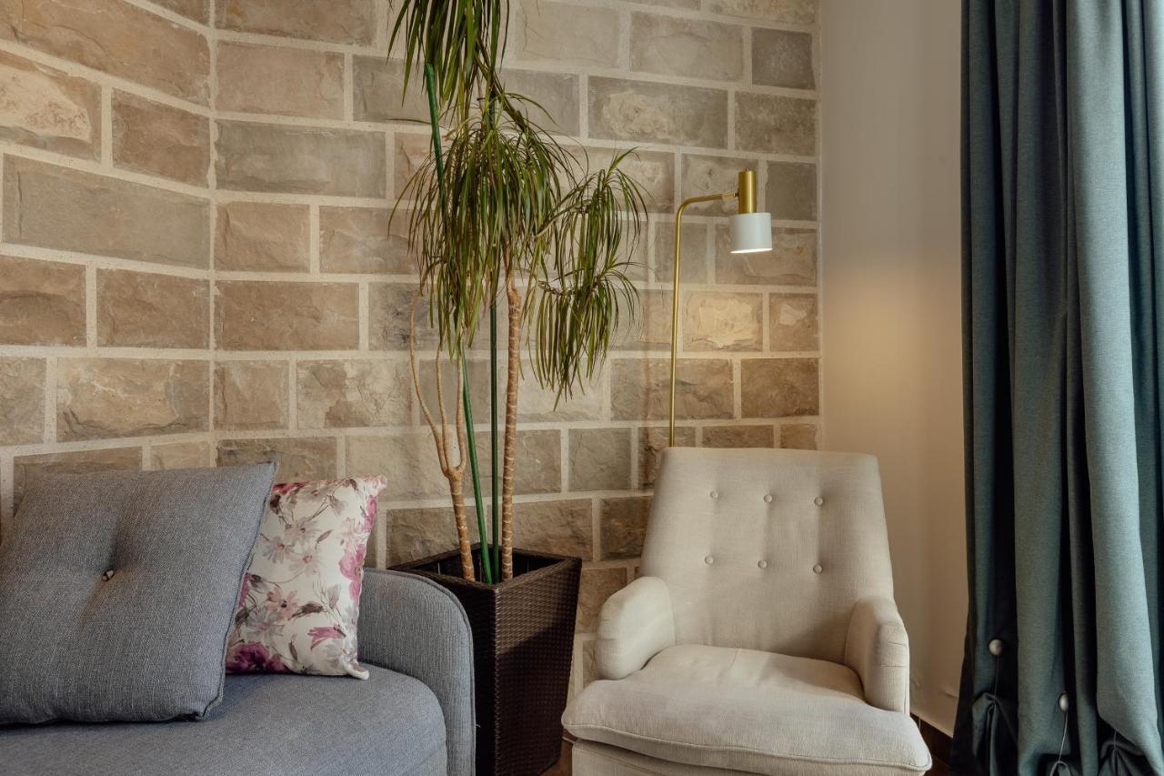 Stylish Mini-House With Garden & Beach Bijela Ngoại thất bức ảnh