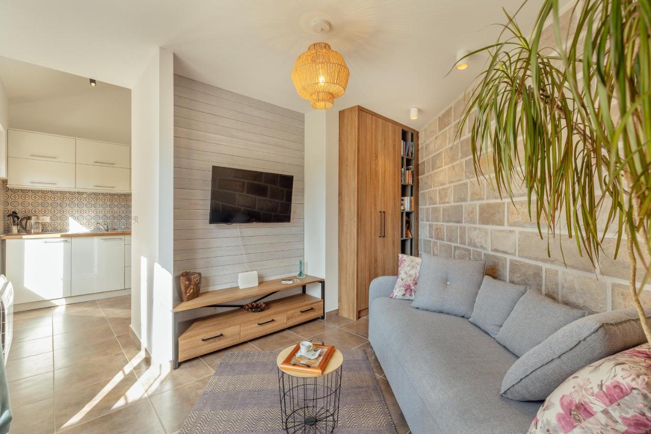 Stylish Mini-House With Garden & Beach Bijela Ngoại thất bức ảnh